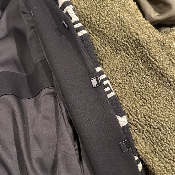 Free Shipping  - NWT Alice+Olivia REASONABLE offers considered - Picture 6 of 7